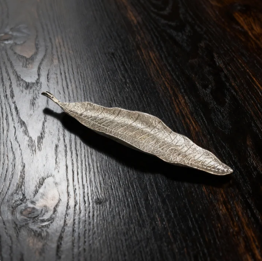 Elegant Metal Leaf Incense Burner for Home Decor & Relaxation